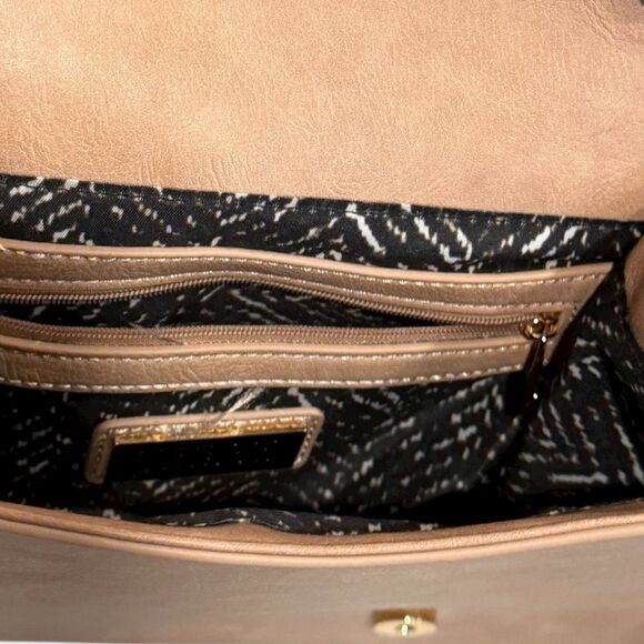 URBAN EXPRESSIONS Women’s Beige Faux Leather Crossbody Bag - Picture 5 of 7